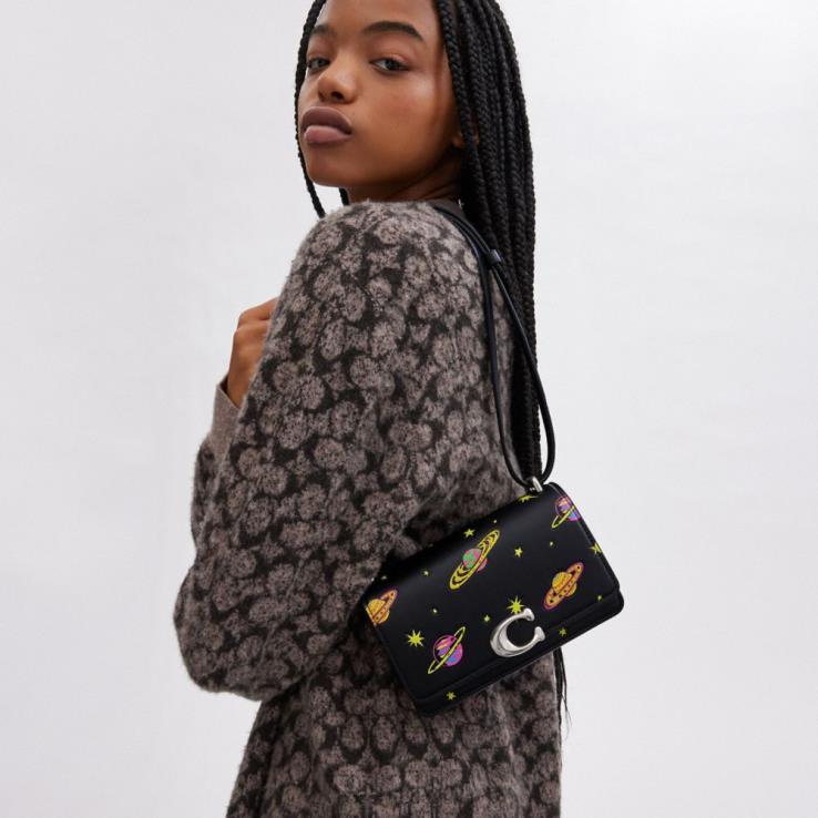 Coach vrouwen kosmische coach bandit crossbody met planeetprint lh/zwart multi 02264187